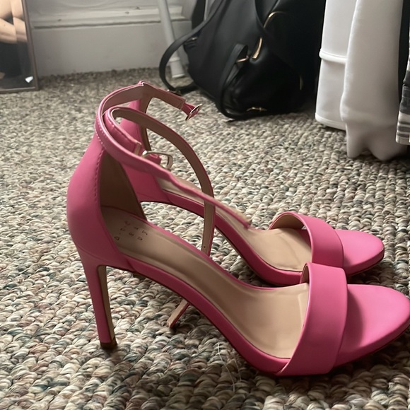 Pink heels - Picture 3 of 3